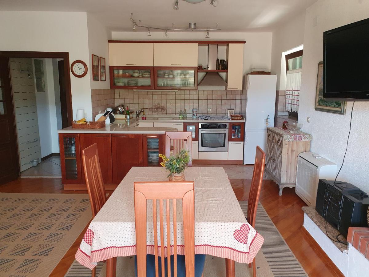 Holiday House "Lea" Lukoran Zewnętrze zdjęcie