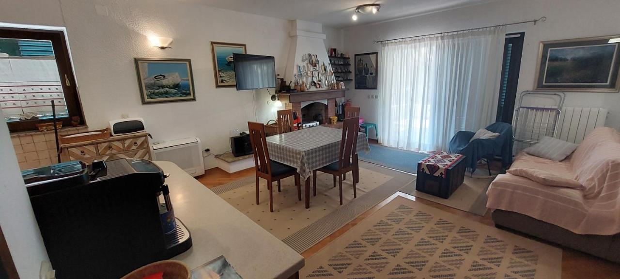 Holiday House "Lea" Lukoran Zewnętrze zdjęcie