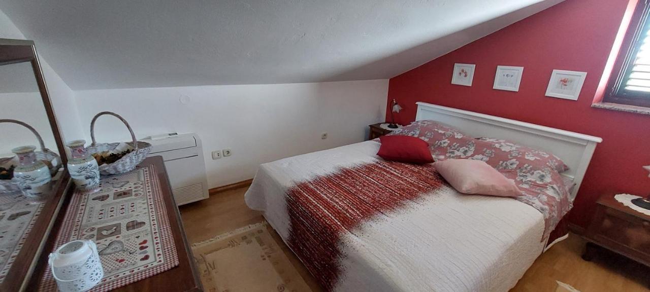 Holiday House "Lea" Lukoran Zewnętrze zdjęcie